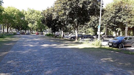 Mannheim: Leere Parkplätze am Luisenpark