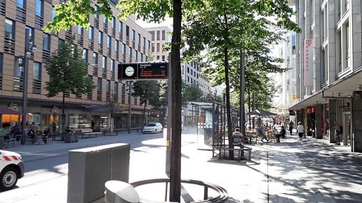 "Die Planken": morgens um 10.00 Uhr im Straßencafé