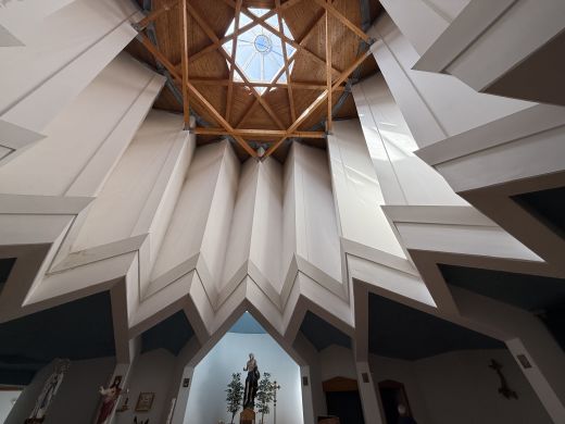 Dach der Kirche von Paolo Portoghesi in Calcata 